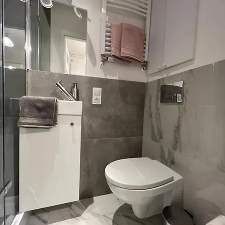 Apartamenty Przy Parku. Stare Miasto. Legnica Exterior photo